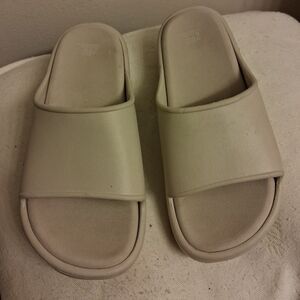 Womens WILD FABLE Cream Slide Sandals Size 7
